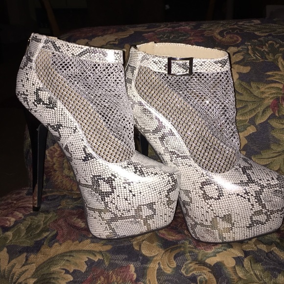 Wild Rose Heels Size 8