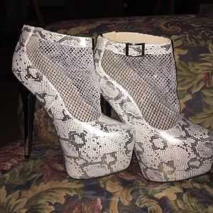 Wild Rose Heels Size 8