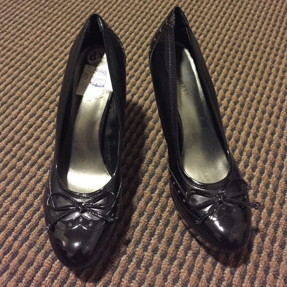 Black Pumps