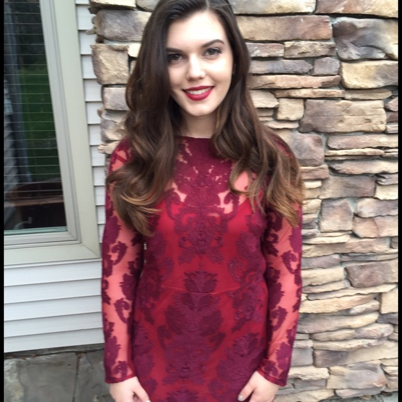 πΉβ€οΈ For Love & Lemons red lace gownππ½β€οΈ - Picture 2 of 5