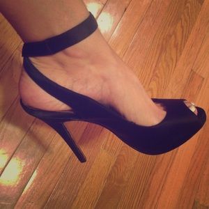 STEVE MADDEN PEEP TOE PUMPS
