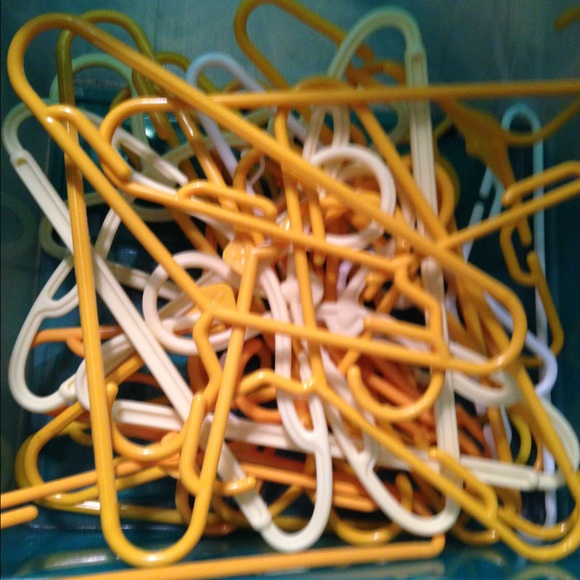 Bin of hangers‼️‼️‼️‼️