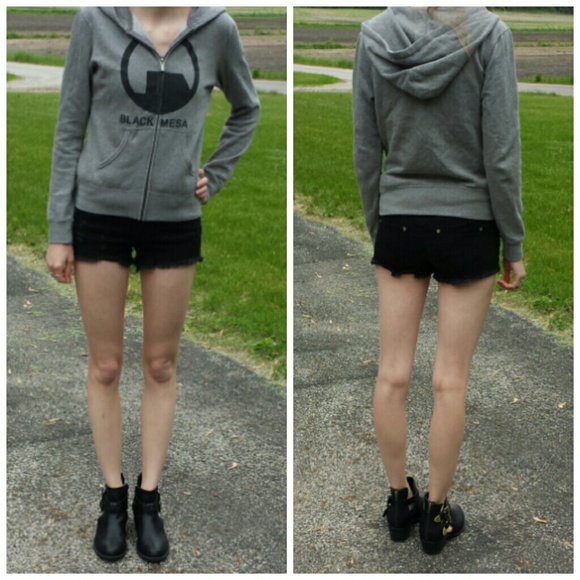 Black Frayed Hem Shorts - Picture 3 of 4