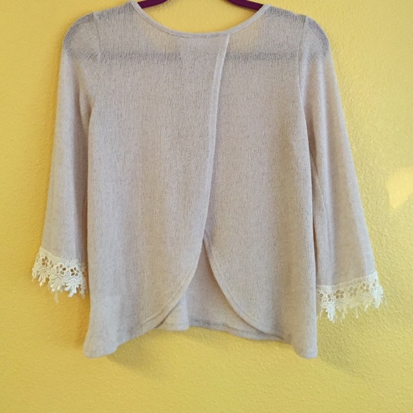 Sweater/blouse💕 - Picture 2 of 4
