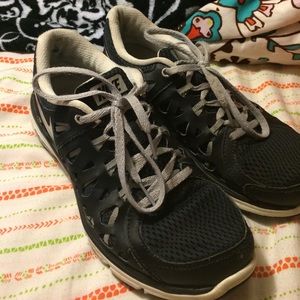 Nike dual fusion sneakers