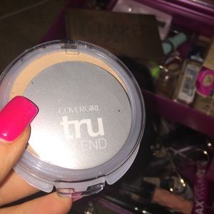 Covergirl Tru Blend pressed powder ☺️