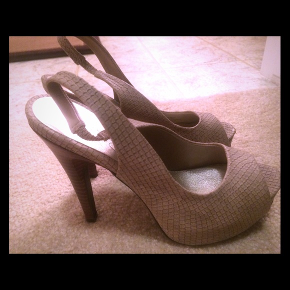 Tan peep toe heels - Picture 1 of 3