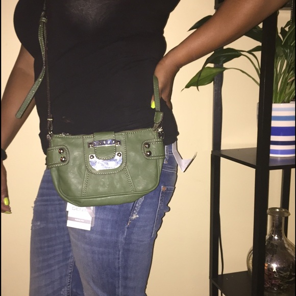 Small crossbody Guess bag - Picture 3 of 4