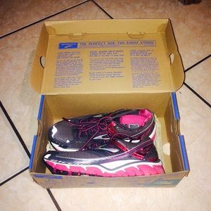 NEW Women's Running Shoes
