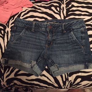 Denim shorts with frays 💙