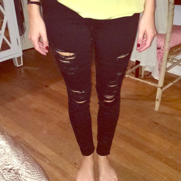 Black distressed skinnies