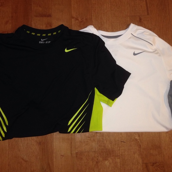 Bundle of 2 Nike dry fit short sleeves, size M