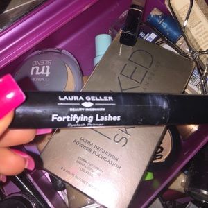 Laura Geller eyelash primer w/ nutrients 😋