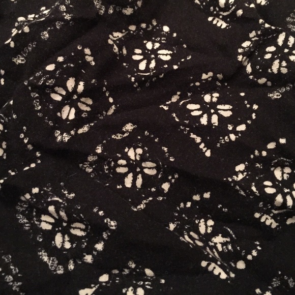 Black & white shorts (semi high waisted) - Picture 2 of 2