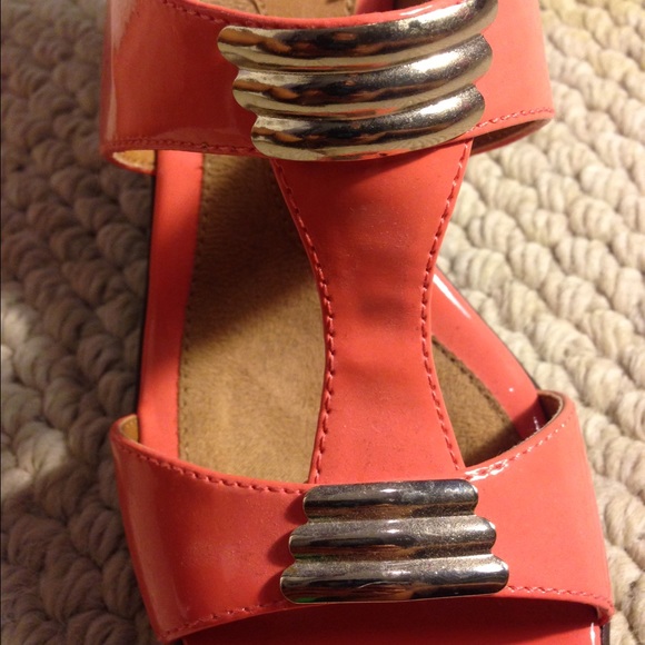 Heels - Picture 2 of 4