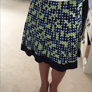 Fitted waist skirt, with flared bottom