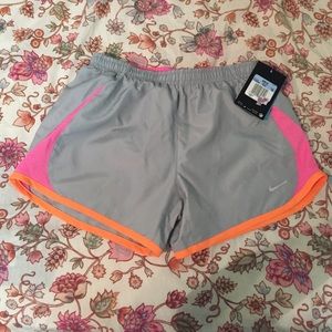 Nike shorts (girls size m)