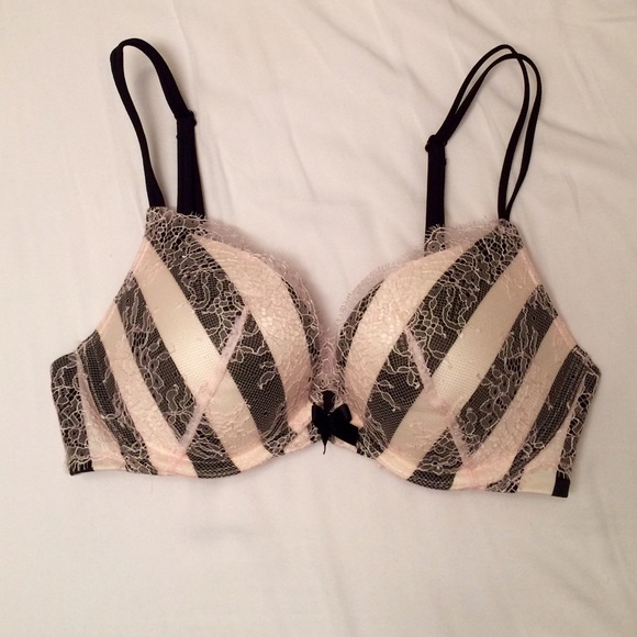 Victoria's Secret Very Sexy Push-Up Bra - Picture 1 of 4