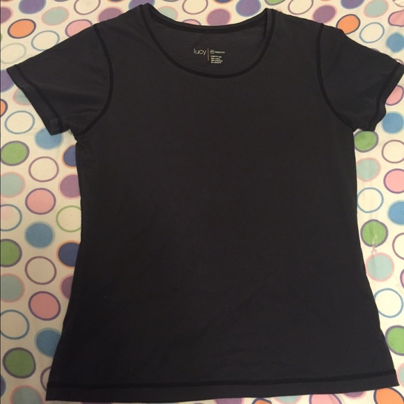 Lucy basic black tee