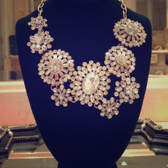 J. Crew Jewelry - 🌹🌺🌼Jcrew Floral Necklace🌻🌸🌷