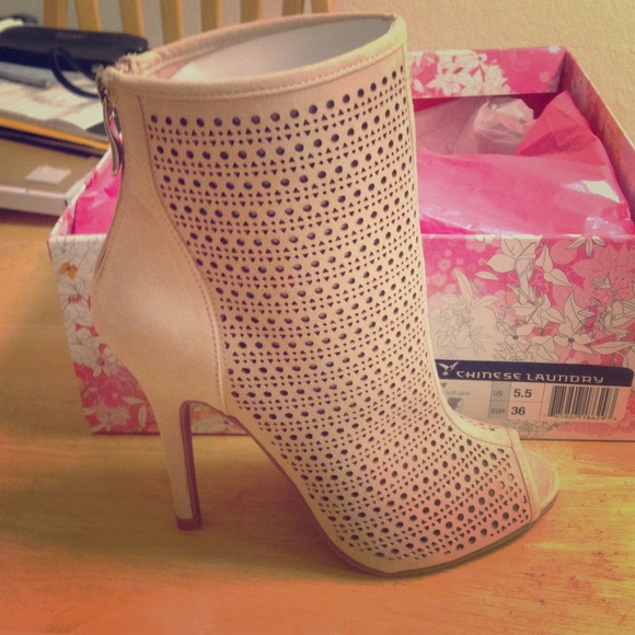 Chinese Laundry Jupiter booties in Soft Pink - Picture 1 of 2