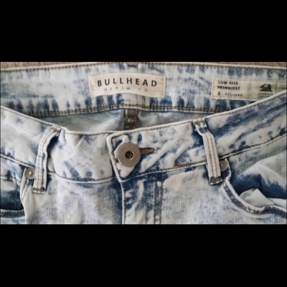 Bullhead Acid-Washed Jeggings - Picture 3 of 3