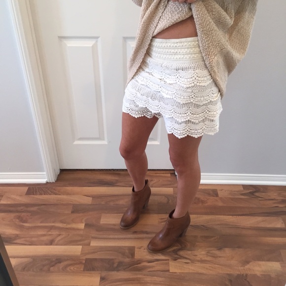 Sold β’ π HP! β’ Ivory Crochet Shorts - Picture 4 of 4