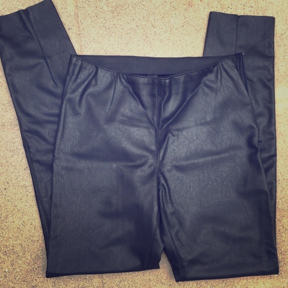 Pants - ‼️SOLD‼️NBW- faux leather leggings size XS and S