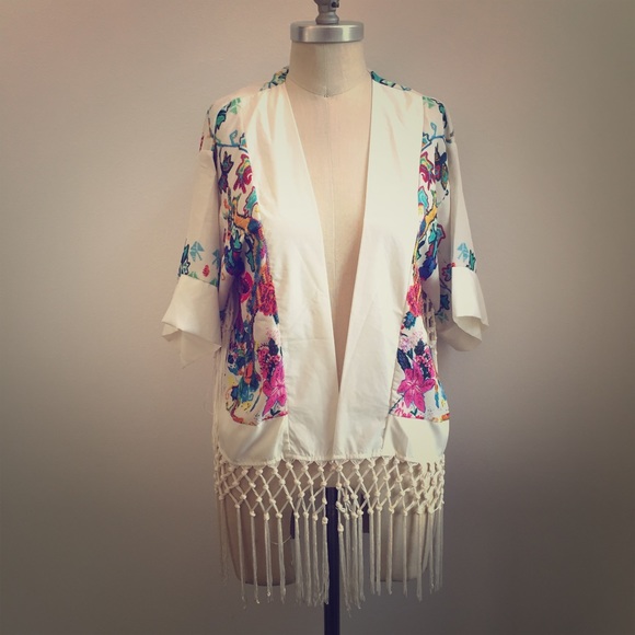 ModCloth Tops - ❌SOLD❌Modcloth floral tassel kimono NWT