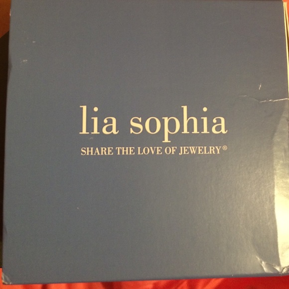 Lia Sophia Gold Matte Earrings - Picture 1 of 2