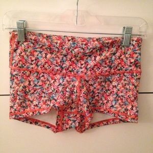 Floral Lulu lemon shorts!