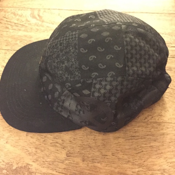 10 Deep 5 panel cap. Strap back. Never worn. - Picture 2 of 4