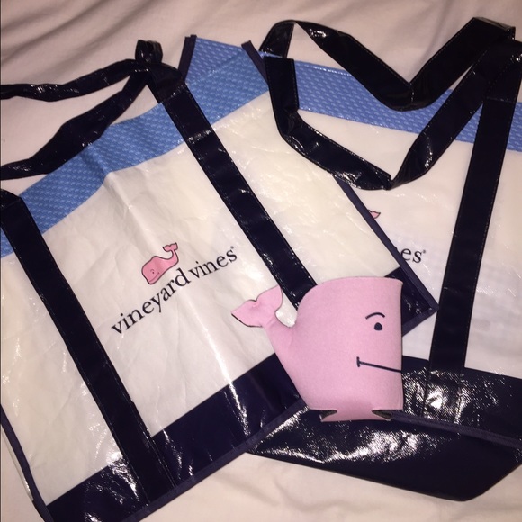 Vineyard Vines Coozie & 2 Re-Usable Shopping Bags