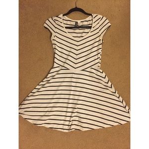 Divided h&m Black&white stripe peplum dress MEDIUM