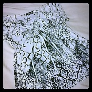 Sexy black and white Apt 9 tunic