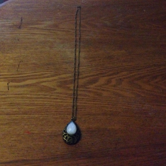 Long antique necklace w/ white sparkly gem - Picture 2 of 4