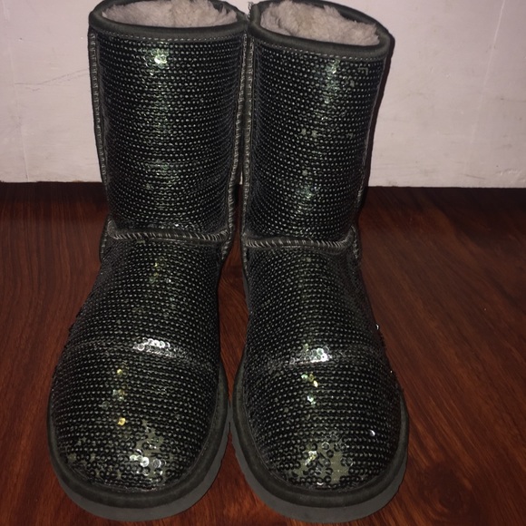 Ugg Australia - 6 - Green Sparkle Classics - Picture 2 of 3