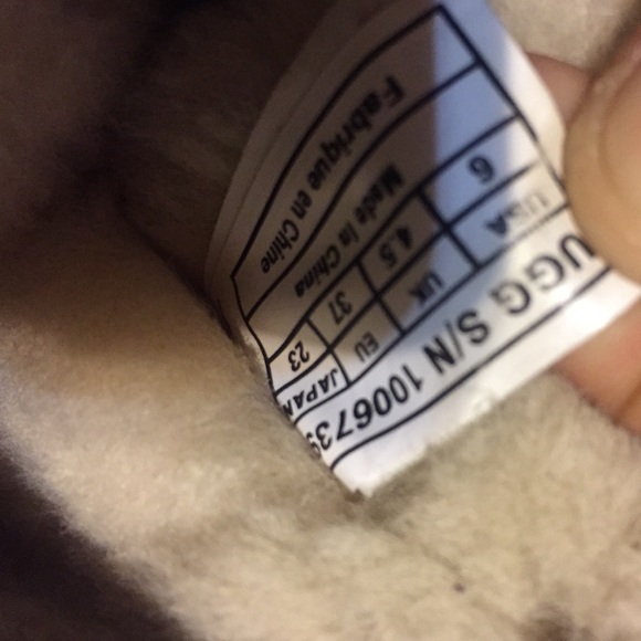 Ugg Australia - 6 - Green Sparkle Classics - Picture 3 of 3