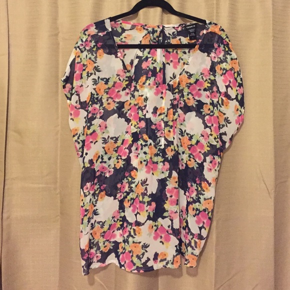 Brand new no tags floral chiffon top open back