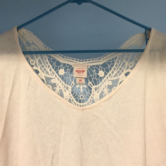 Boxy vneck cutout shirt - Picture 2 of 2