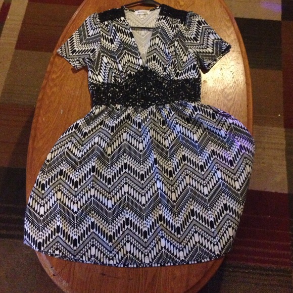 Black a/ white pattern dress - Picture 1 of 4