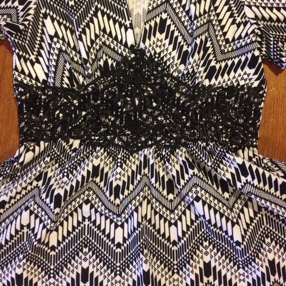 Black a/ white pattern dress - Picture 3 of 4