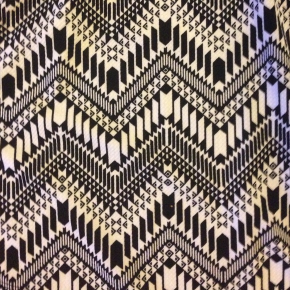 Black a/ white pattern dress - Picture 4 of 4