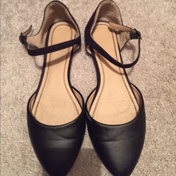 Black pointy flats with strap