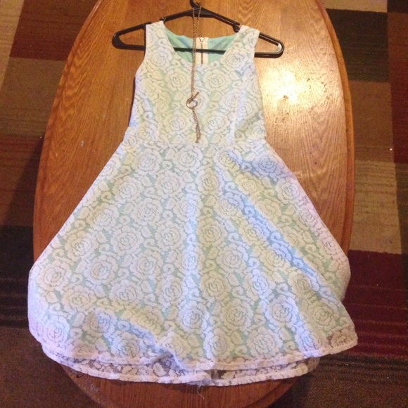Mint green lace dress w/ necklace - Picture 1 of 4