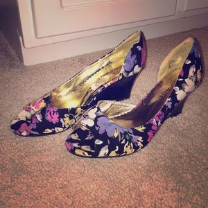 Floral wedges