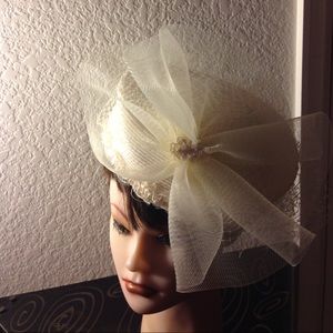 A Stunning  Wedding Hat Ivory Brand New