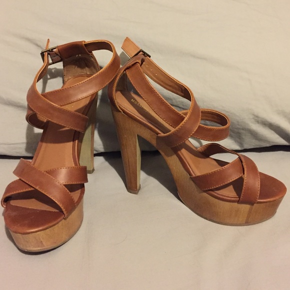 Brown Mossimo strappy platform sandal. Worn twice!