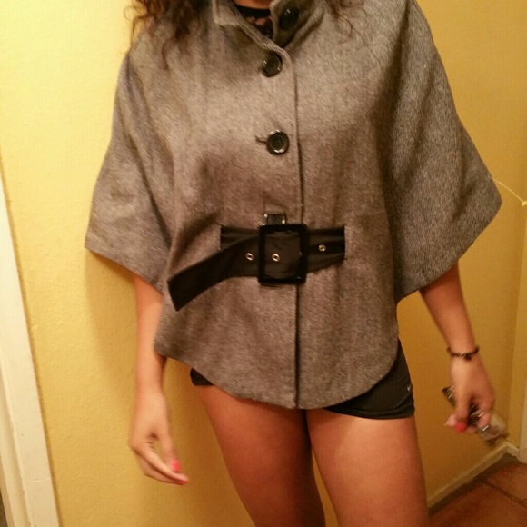Cape/jacket flash $ - Picture 1 of 4