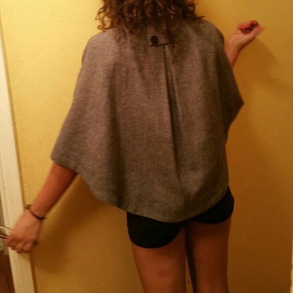 Cape/jacket flash $ - Picture 2 of 4